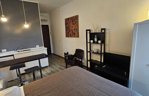 Potenza House | Double or Twin Beds Studio Apartment and Private Parking in Loco