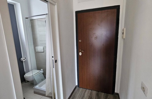 Potenza House | Double or Twin Beds Studio Apartment and Private Parking in Loco
