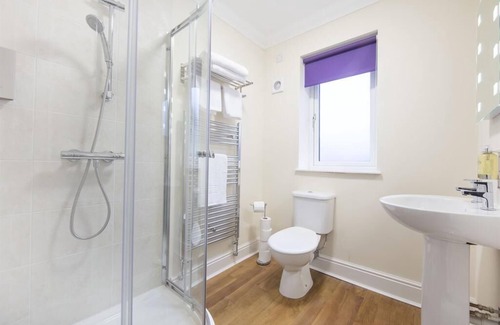 Hamilton House | Double or Twin Ensuite with Shower at The Bay Horse