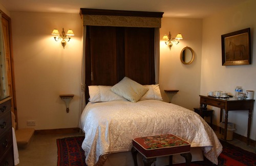Egerton Bed & Breakfast | Double or Twin Ensuite with Bath at Manor Farm