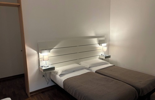 Potenza House | Double or Twin - Private Bathroom Inside and Private Parking in Loco