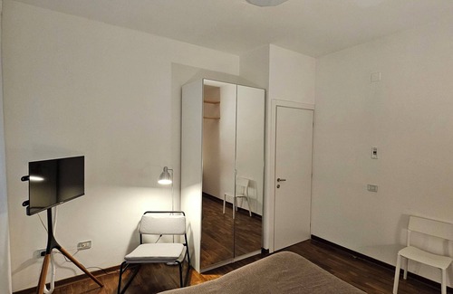 Potenza House | Double or Twin - Private Bathroom Inside and Private Parking in Loco