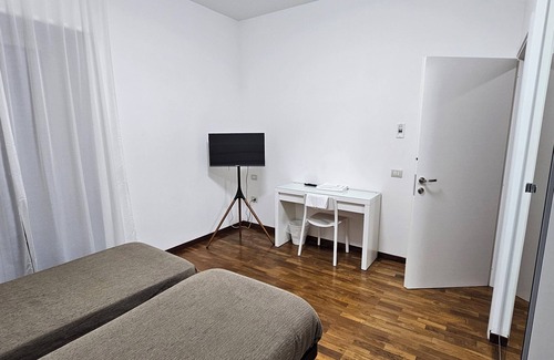 Potenza House | Double or Twin - Private Outdoor Bathroom and Private Parking in Loco