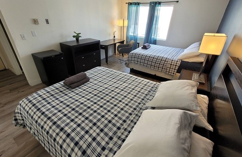 Pico - Robertson Apartment | Double Queen Bed Suite in Beverly Hills with AC + WiFi