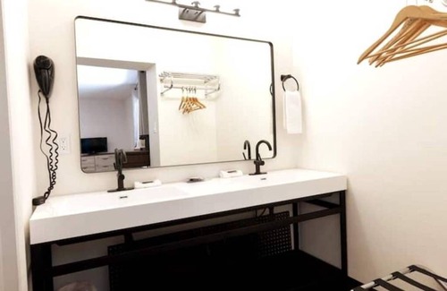 Panguitch Hotel | Double Queen Bedroom Western Themed Bryce Canyon