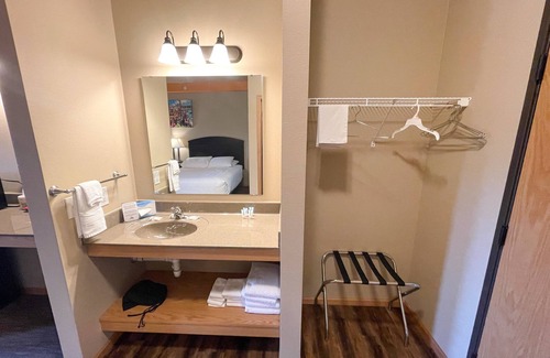 Spring Brook Hotel | Double Queen Hotel Room @ Spring Brook Resort