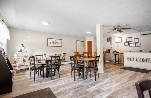 Wellsboro Hotel | Double Queen Motel Suite w/Mountain Views
