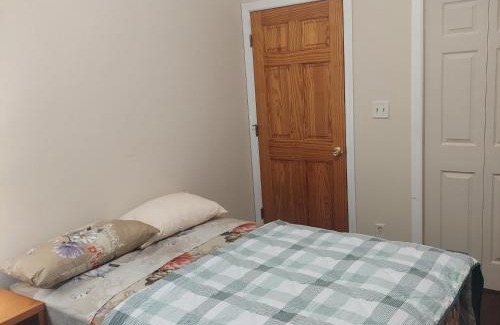 Jersey City House | Double queen room 6 minutes walk to Penn station NYC EWR