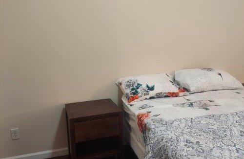 Jersey City House | Double queen room 6 minutes walk to Penn station NYC EWR