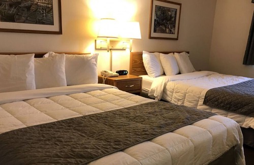 Thorp House | Double Queen Room at FairBridge Inn & Suites Thorp