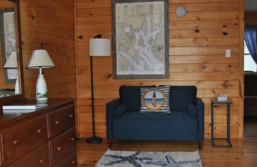 Brooklin Hotel | Double Queen Room at The Eggemoggin Reach Inn in Brooklin, ME