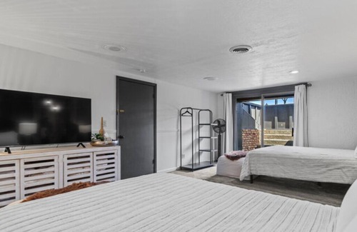 Rapid City Bed & Breakfast | Double Queen Suite 5 - Black Forest Inn Bed and Breakfast