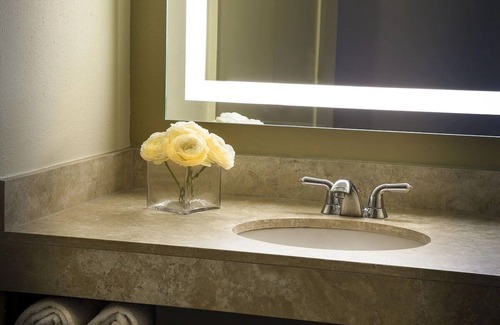 Lakeway Hotel | Double Queen with Balcony at Lakeway Resort & Spa, Pool