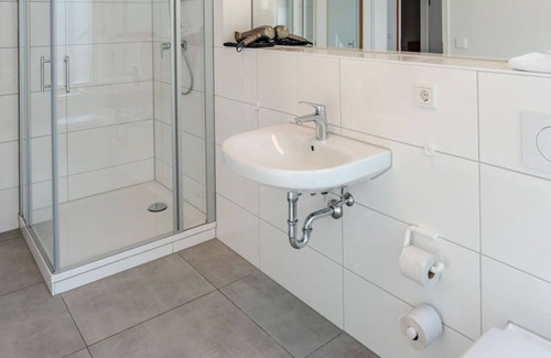 Heilbad Heiligenstadt Apartment | Double room with bath+ - Sonnenschein Hotel & Apartments