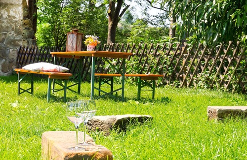 Redwitz an der Rodach Apartment | Double room country garden or castle view on a four-sided courtyard to the castle grounds!