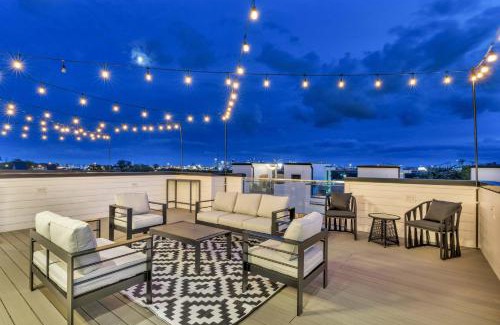 Katie Hill Neighborhood House | Double Rooftop Decks Hot Tub Karaoke Nashville