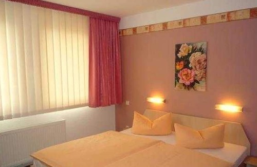 Sangerhausen House | Double Room 2 - Rosen-Hotel Sangerhausen