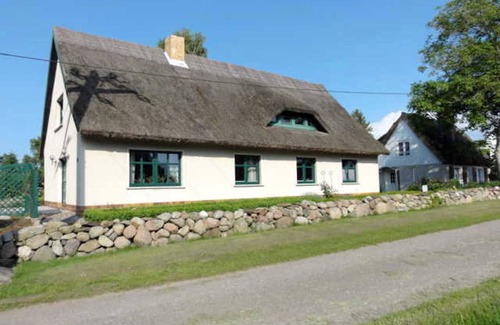 Lubkow Apartment | Double room 30 m² (shared bathroom) - Reetdachhaus Landhaus Ulrich