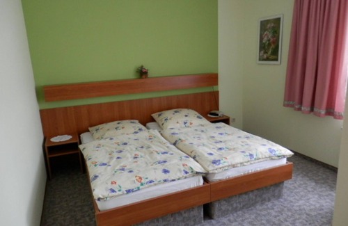 Wickerode Apartment | Double room 5 (3 p.) - Ferienwohng. u. Zimmer Goldschmidt