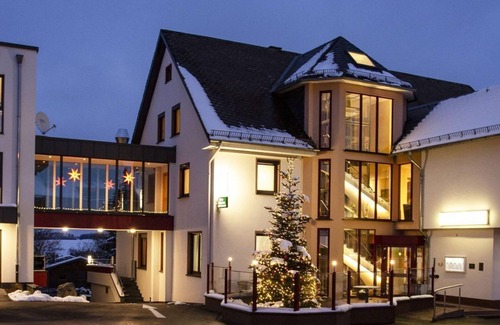 Winterspelt House | Double room as single room shower/WC - Hotel-Restaurant Haus Hubertus