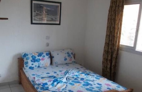 Kribi House | Double room-Basic-Ensuite with Shower-Garden view