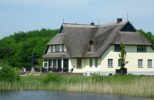 Rugen Island Apartment | Double room Cat. I - Double Room Golf-Centrum Schloss Karnitz