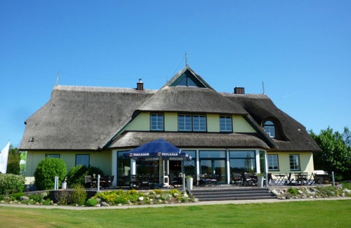 Rugen Island Apartment | Double room Cat. I - Double Room Golf-Centrum Schloss Karnitz