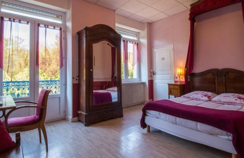 Saint-Affrique House | Double room-Comfort-Ensuite with Shower-1