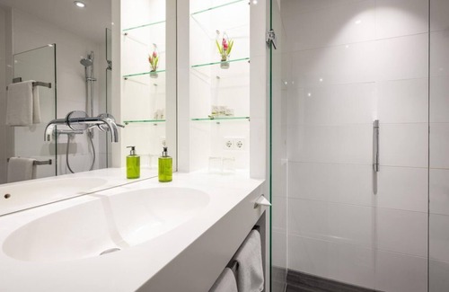 Ockfen House | Double Room Comfort Bach View - Landidyll Weinhotel Klostermühle