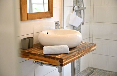 Weisenheim am Sand House | Double room-FACHWERK-Ensuite with Shower-Terrace