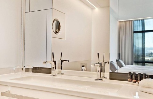 Laakirchen House | Double room deluxe panoramic view, breakfast - COOL MAMA Hotel Salzburg