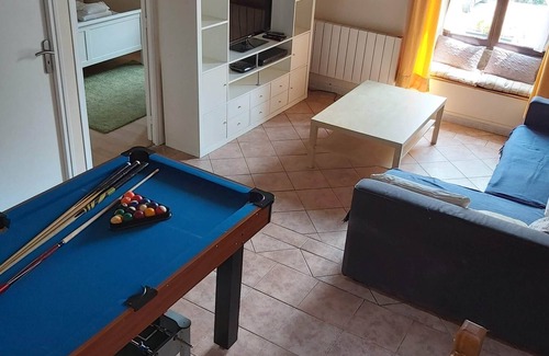 Les Champs-Geraux House | Double room-Queen-Shared Bathroom-Courtyard view