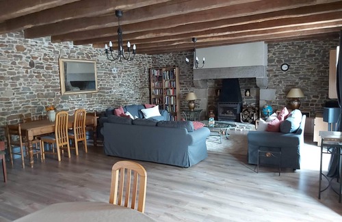 Les Champs-Geraux House | Double room-Queen-Shared Bathroom-Courtyard view