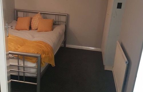 Townfield House | Double Room Free WIFI - Close to Central London & Heathrow Airport