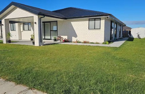 Blenheim Apartment | Double room in a New house Private shower &Toilet (Room2)