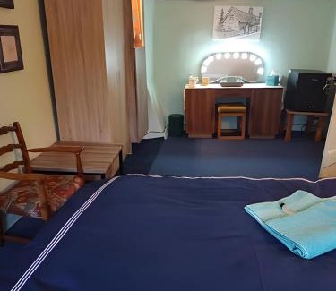 New Forest District House | Double Room in Character Cottage With Parking, Beaulieu, New Forest