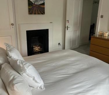 Blandford Saint Mary House | Double Room in Georgian Masionette