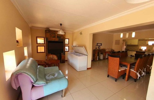Mahikeng House | Double Room in one of the select guesthouses in Mahikeng