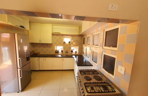 Mahikeng Cabin | Double Room in cosy Guesthouse, one of the select guesthouses in Mahikeng !