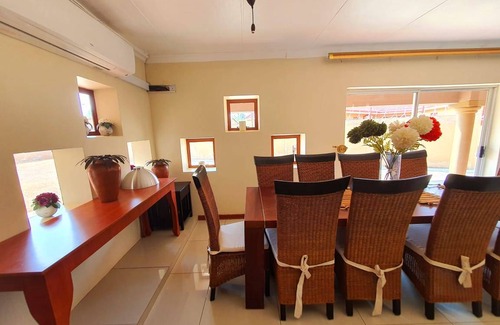 Mahikeng Cabin | Double Room in cosy Guesthouse, one of the select guesthouses in Mahikeng !