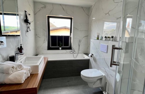 Konfeld Apartment | Double room - JUNIPRO Hotel Schinderhannes