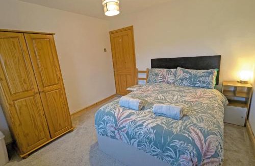 Bromley Cross House | Double Room l Large TV l Great Transport Links