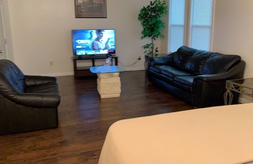 Jonesboro House | Double room like presidential suite.
