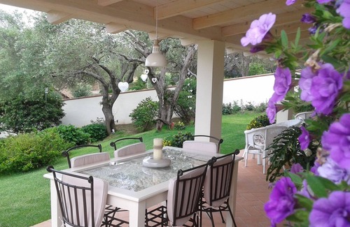 San Teodoro Apartment | Double room nestled in the quite of a green garden.