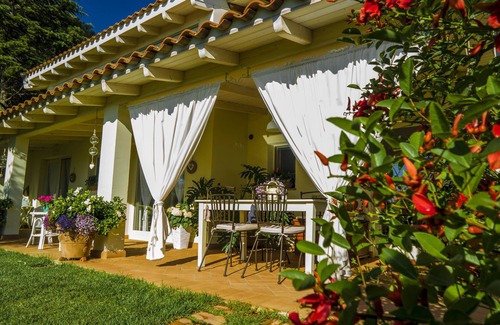 San Teodoro Apartment | Double room nestled in the quite of a green garden.
