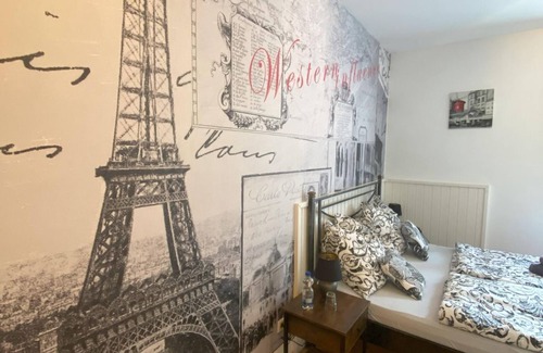 Neuleiningen Bed & Breakfast | Double room Paris with French balcony Bed - Felsenmühle Neuleiningen