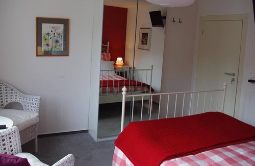 Monschau Cottage | Double room "Paris" with 1,40m wide bed - B & B The little Globetrotter