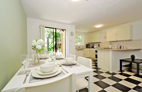 Woolwich Riverside House | Double Room Private Bathroom @ Harlinger Annexe
