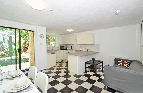 Woolwich Riverside House | Double Room Private Bathroom @ Harlinger Annexe
