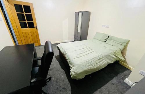 Nottingham House | Double room share bathroom